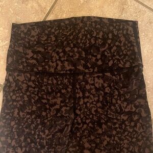 Lululemon Luxtreme Brown Black Leggings Size 6 Inseam 25”